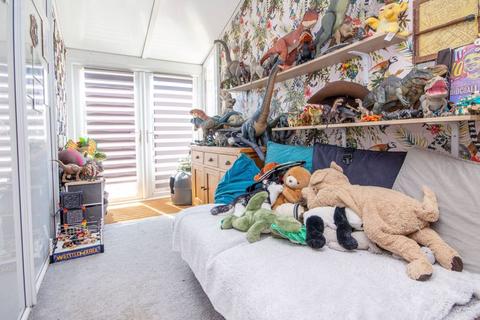 10 Benbow Gardens, Calmore, Southampton, SO40 2SX