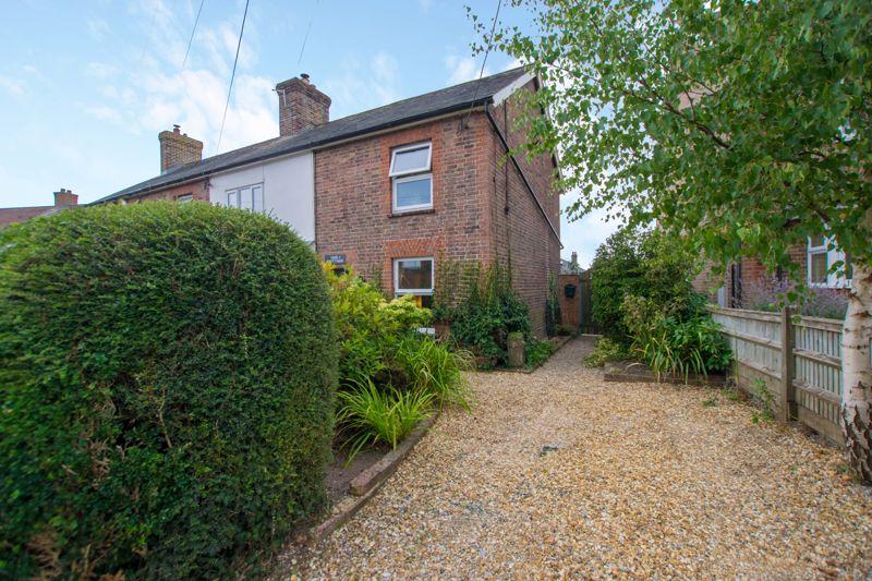 Gordon Road, Buxted 2 bed character property £300,000