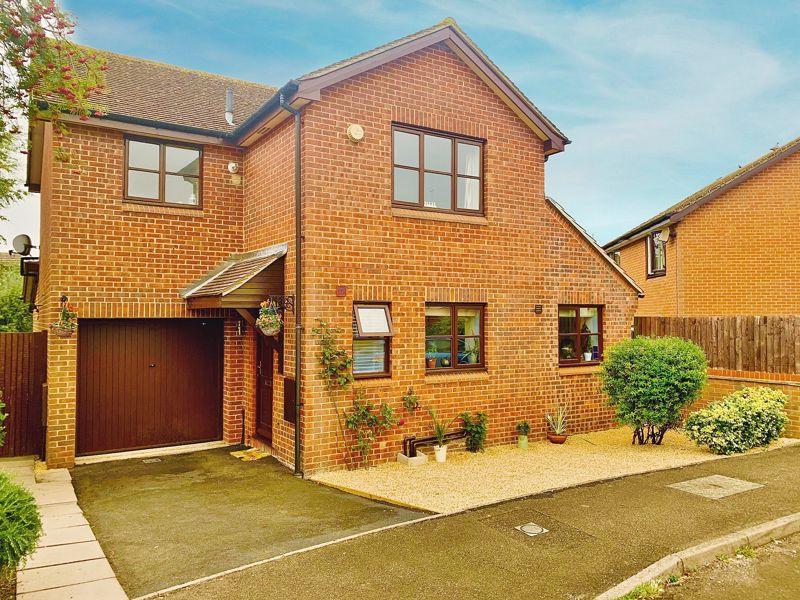 French Laurence Way, Chalgrove 3 bed property £450,000