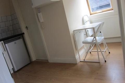 2 bedroom flat to rent, 85, Hammersmith Road W14