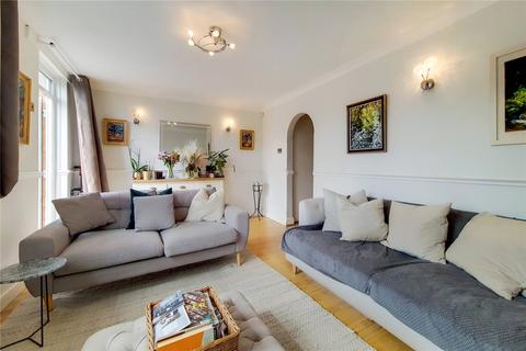 3 bedroom end of terrace house to rent, Waverton Road, London