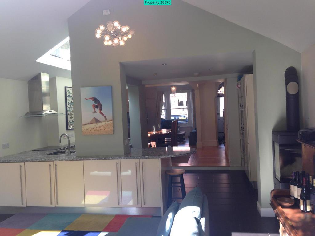 Open plan ground flo