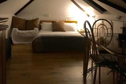 5 bedroom house share to rent - Massive Loft Double Room to Rent in Tolworth Rise North, Surbiton KT5.