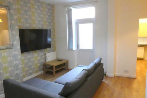 4 bedroom end of terrace house to rent, Eileen Grove, Rusholme, Manchester