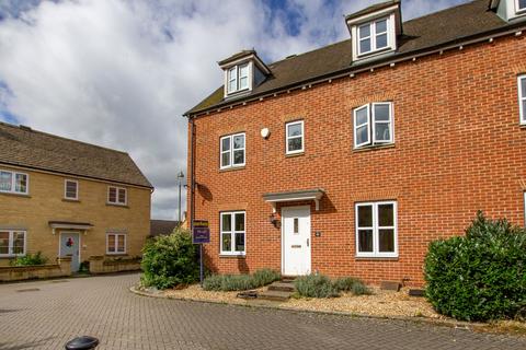 4 bedroom end of terrace house to rent, Madley Brook Lane, Witney, Oxfordshire, OX28