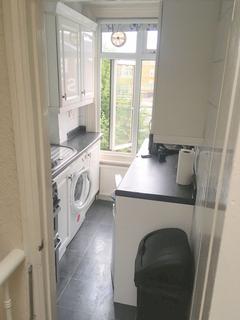 1 bedroom apartment to rent, East Street, London