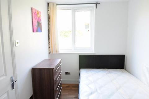 5 bedroom apartment to rent, Dowdeswell Close, London