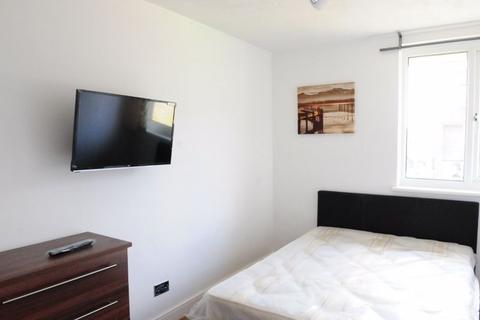 5 bedroom apartment to rent, Dowdeswell Close, London