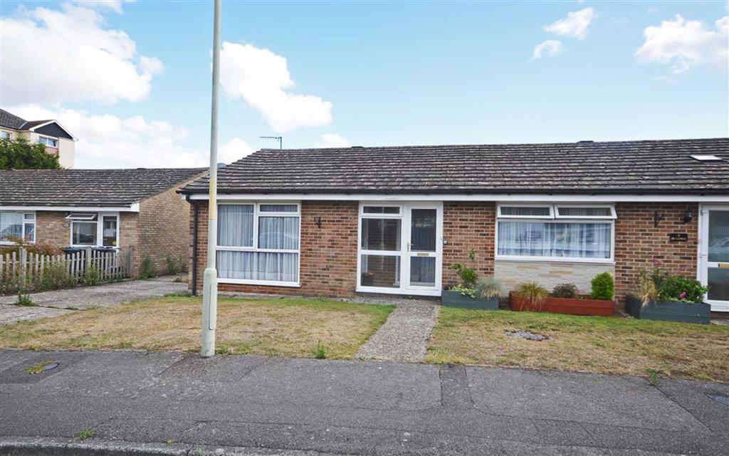 Crofton Close, Ashford, Kent 2 bed terraced bungalow £215,000