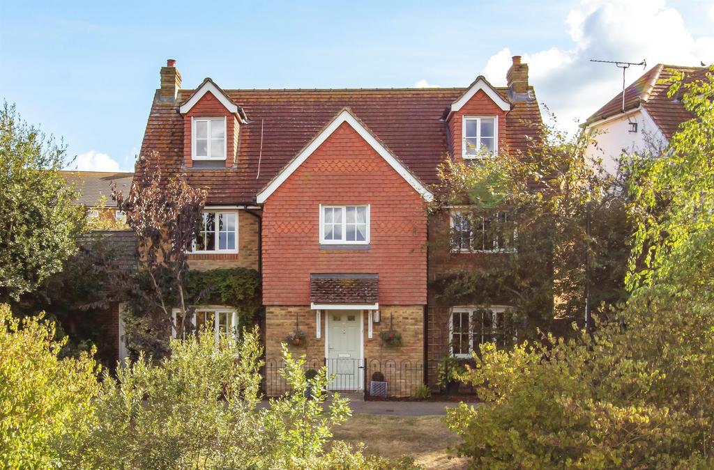 Park Farm, Ashford, Kent, TN23 3GJ 5 bed detached house £450,000