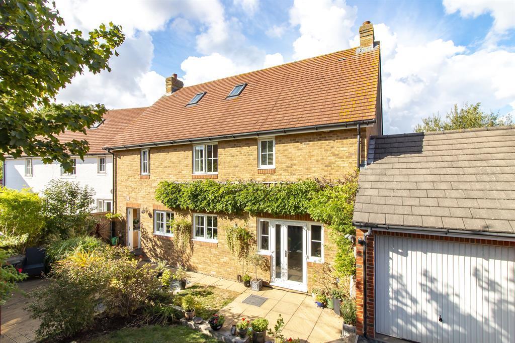 Park Farm, Ashford, Kent, TN23 3GJ 5 bed detached house £450,000