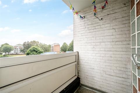 3 bedroom maisonette to rent, Boyton Close, London, E1