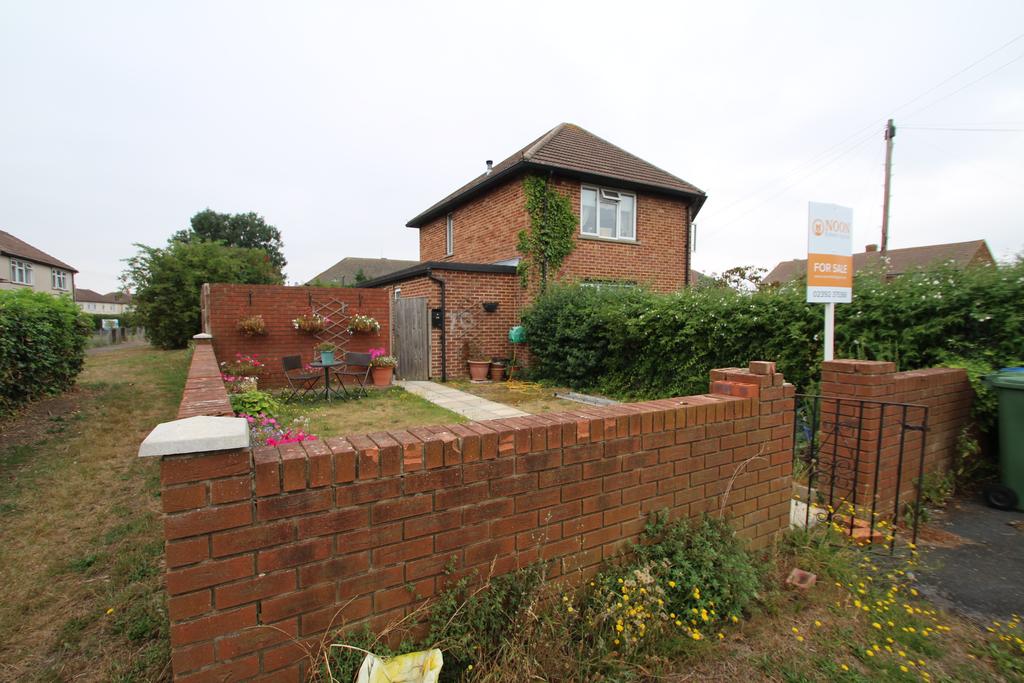 Castle View Road PO16 2 bed flat for sale £180,000