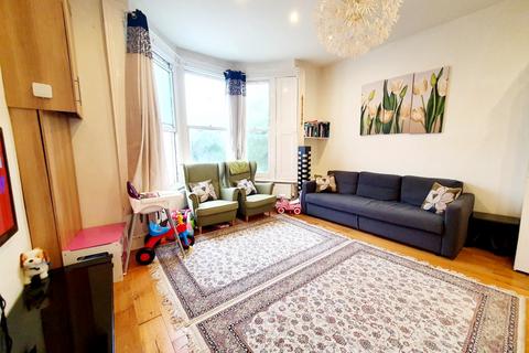 2 bedroom flat to rent, Bartholomew Road, Kentish Town
