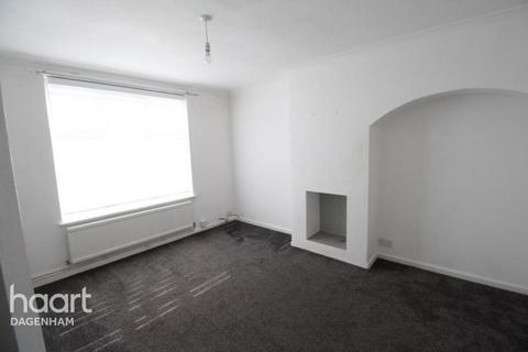 3 bedroom terraced house to rent, Oxlow Lane, Dagenham