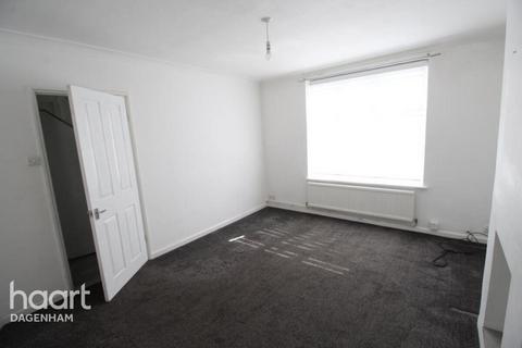3 bedroom terraced house to rent, Oxlow Lane, Dagenham