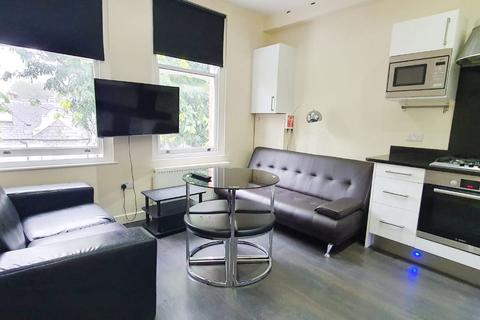 2 bedroom apartment to rent, Wolverton Gardens, London W6