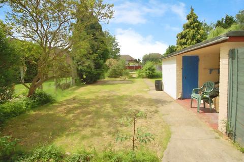 3 bedroom semi-detached house to rent, Hazelwood Drive, St Albans, AL4