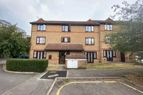Studio to rent, Dunnock Close, Borehamwood
