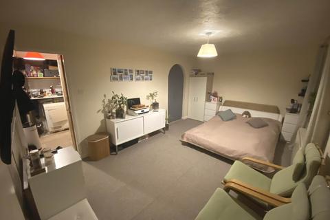 Studio to rent, Dunnock Close, Borehamwood