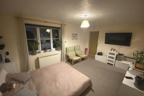 Studio to rent, Dunnock Close, Borehamwood