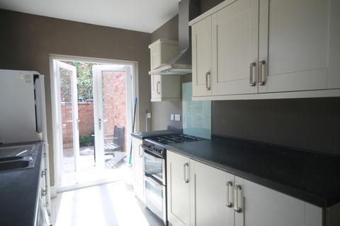 4 bedroom terraced house to rent, Harrow Road, Leicester