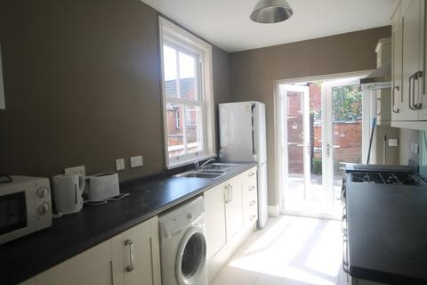 4 bedroom terraced house to rent, Harrow Road, Leicester