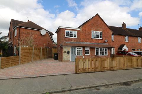 3 bedroom semi-detached house to rent - Oakdene Road, Brockham