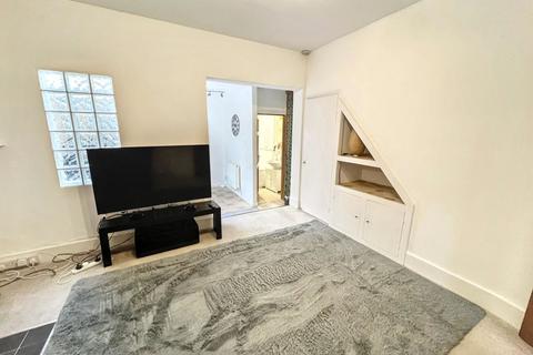 2 bedroom ground floor maisonette for sale, Brunswick Avenue, New Southgate