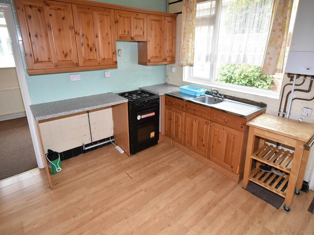 Saunders Way, Derwen Fawr, Sketty 3 bed house £800 pcm (£185 pw)