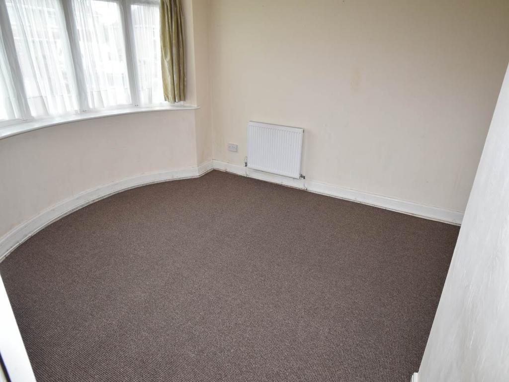 Saunders Way, Derwen Fawr, Sketty 3 bed house £800 pcm (£185 pw)