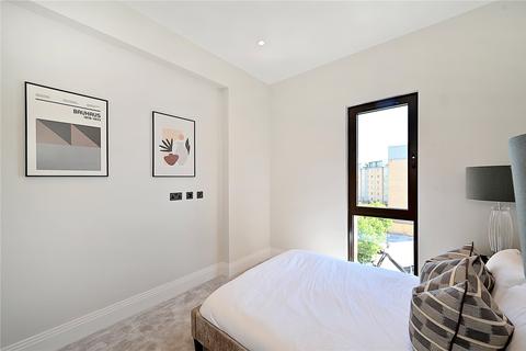 2 bedroom apartment for sale - Dock East, Selsdon Way, London, E14
