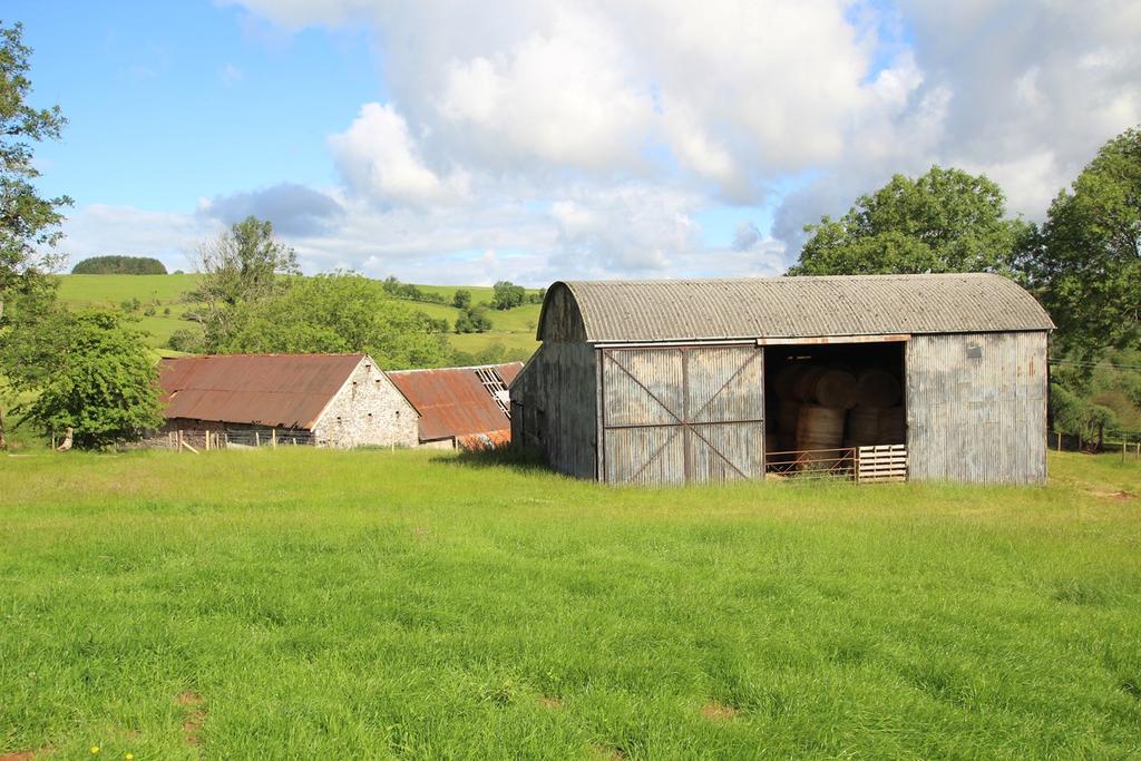 llywel, brecon, ld3 barn for sale - £400,000