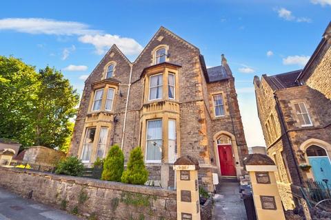 2 bedroom flat to rent, Victoria Road, Clevedon