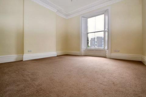 2 bedroom flat to rent, Victoria Road, Clevedon