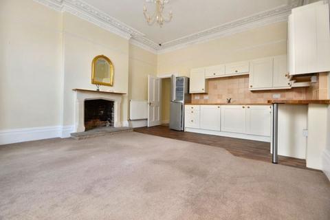 2 bedroom flat to rent, Victoria Road, Clevedon