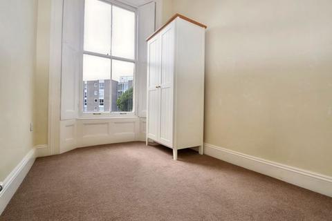 2 bedroom flat to rent, Victoria Road, Clevedon