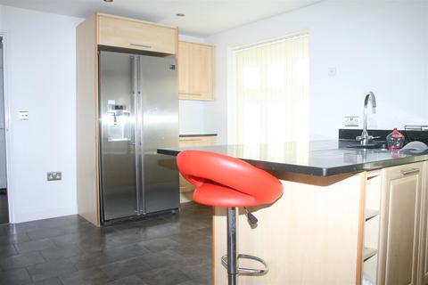 3 bedroom end of terrace house to rent - Mohawk Bend, Coventry