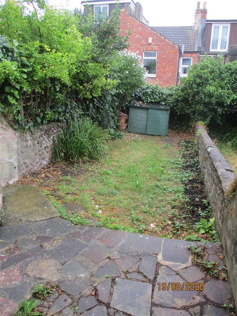 Totland Road Brighton 2 bed flat £895 pcm (£207 pw)