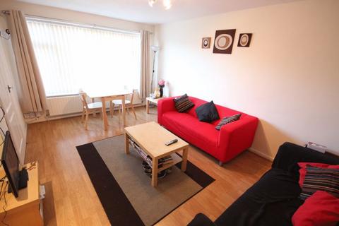 3 bedroom house to rent, Stanmore Grove, Burley