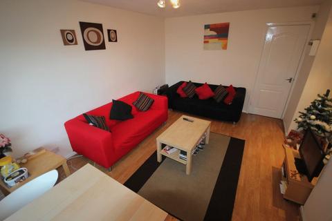 3 bedroom house to rent, Stanmore Grove, Burley