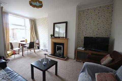 3 bedroom house to rent, Talbot View, Burley