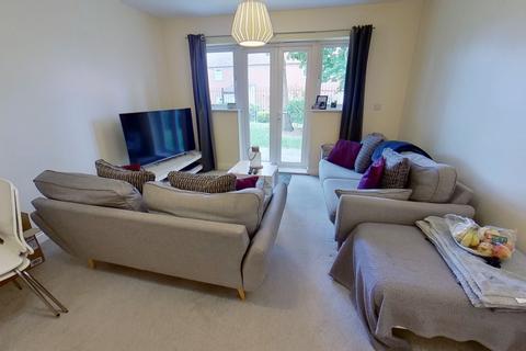 2 bedroom flat to rent, Old Oak Drive, West Park
