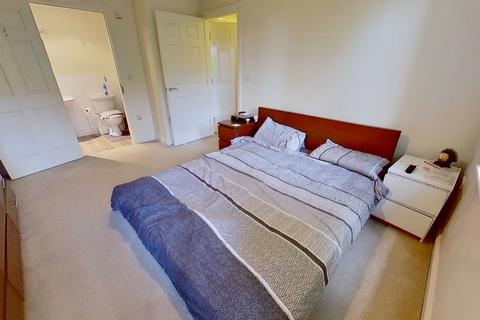 2 bedroom flat to rent, Old Oak Drive, West Park