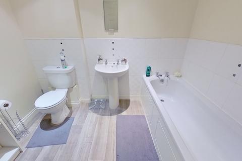 2 bedroom flat to rent, Old Oak Drive, West Park