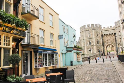 2 bedroom flat to rent, Church Street, Windsor, SL4 1PE