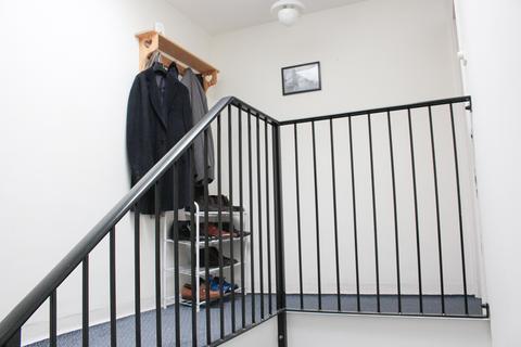 2 bedroom flat to rent, Church Street, Windsor, SL4 1PE