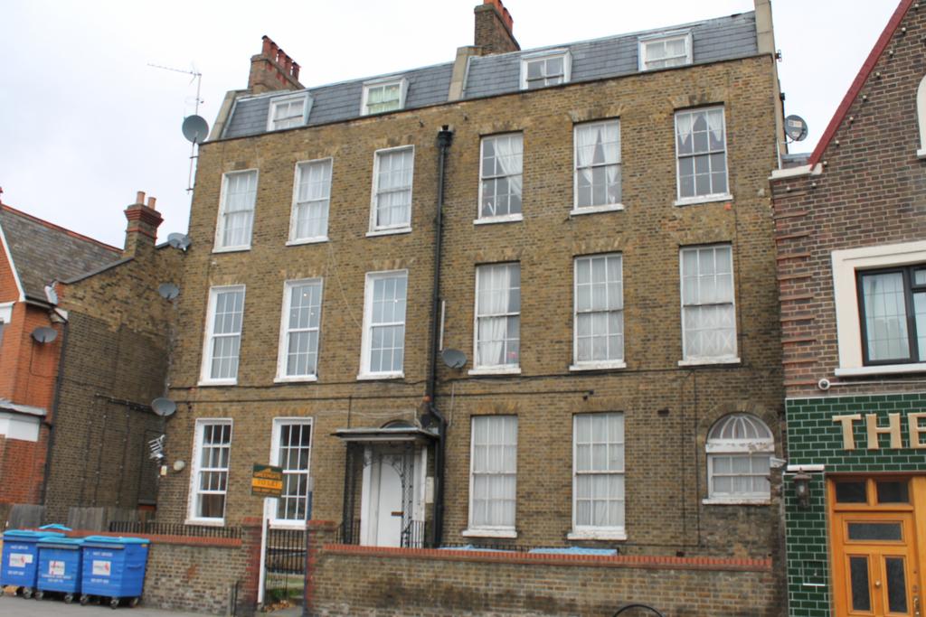 Two Bedroom Lower 3rd Floor Flat
