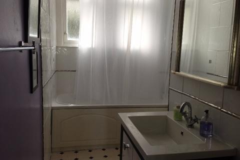 2 bedroom flat to rent, Lower Granton Road, Trinity, Edinburgh, EH5