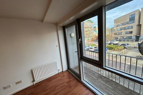 2 bedroom flat to rent, Queen Elizabeth Gardens, New Gorbals, Glasgow, G5